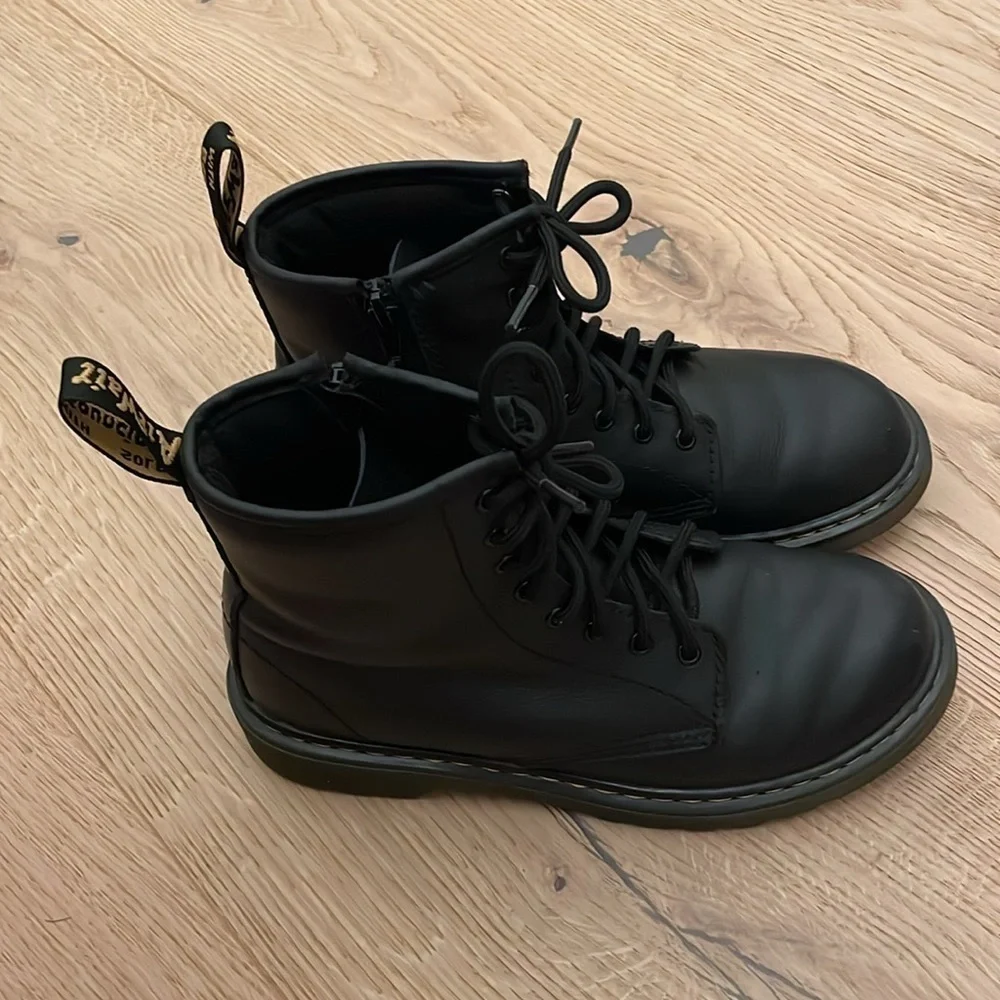 Dr. Martens 1460 J Black Leather Lace Up Boots Size 5